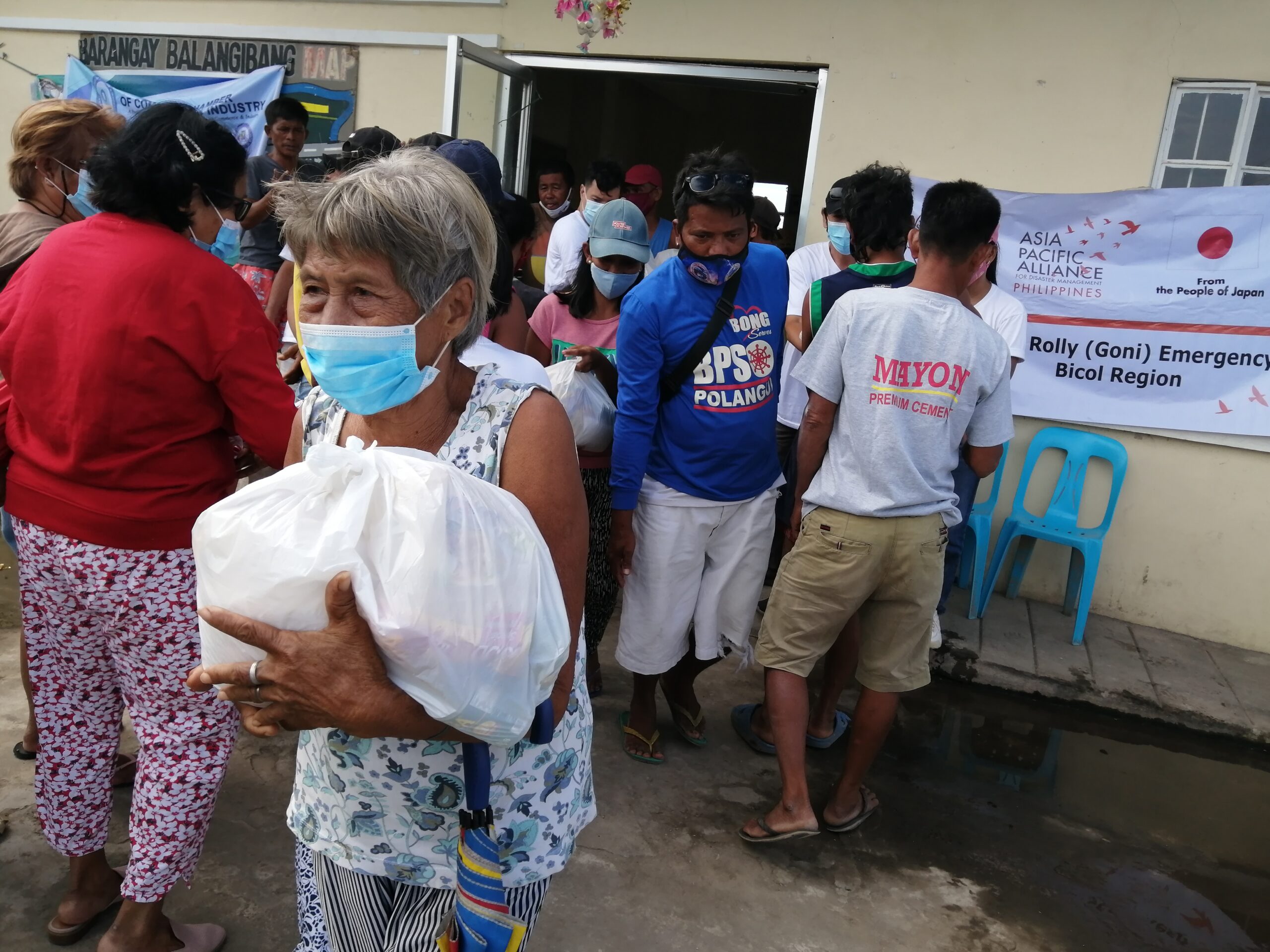 ST Goni survivors receive aid in Bicol